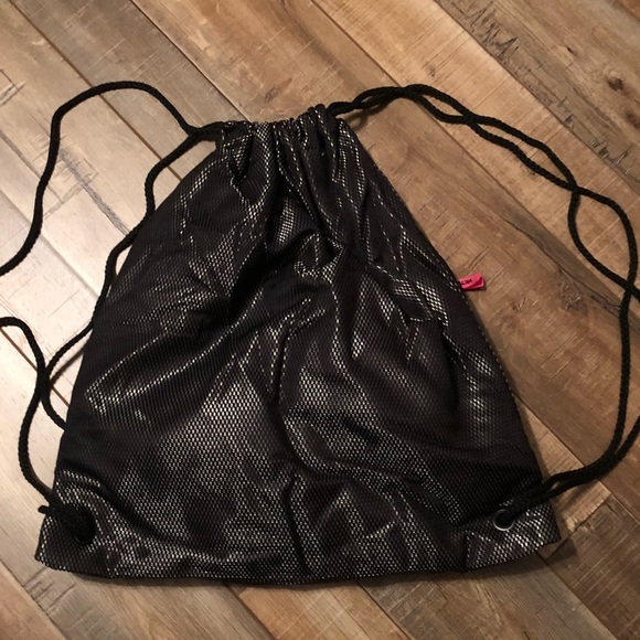 Victoria’s Secret bag - Picture 3 of 4